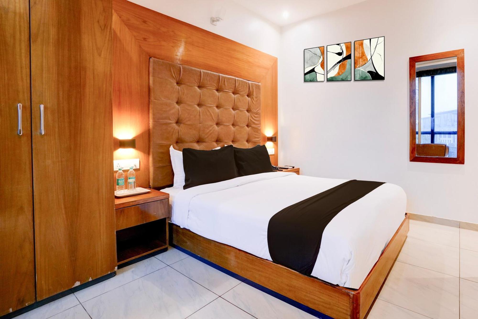 מומביי Super Townhouse Oak Times Square Le Western מראה חיצוני תמונה