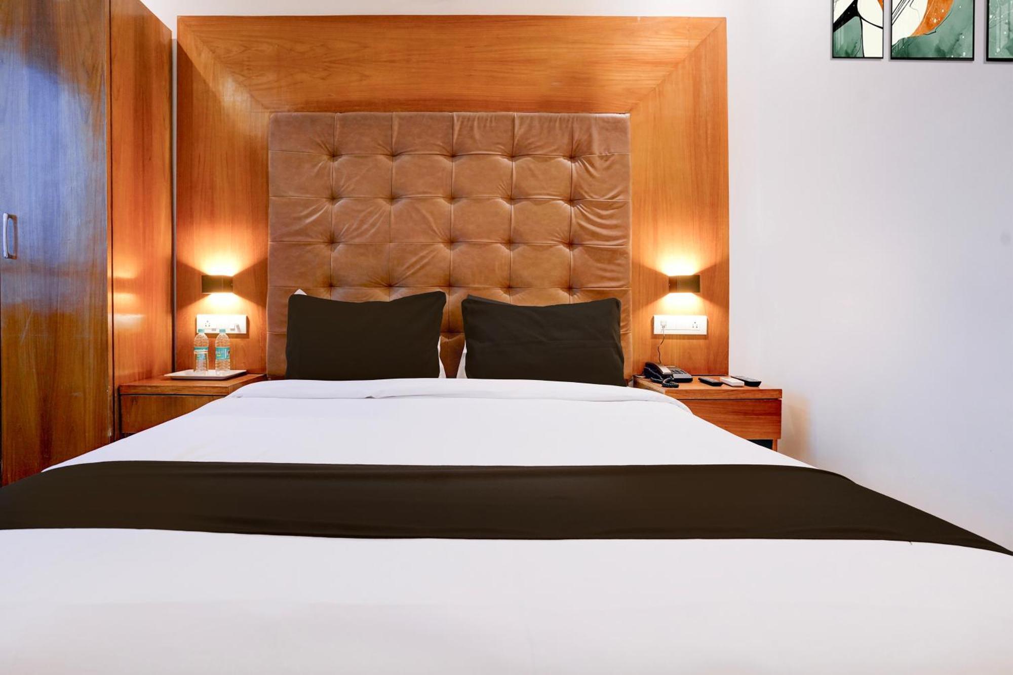 מומביי Super Townhouse Oak Times Square Le Western מראה חיצוני תמונה
